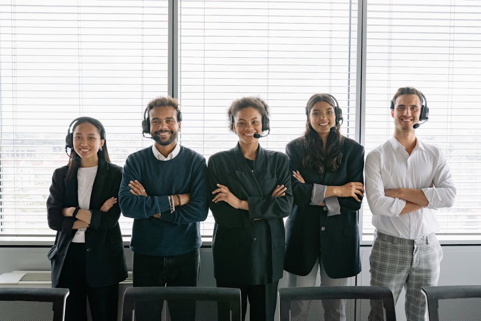 Team tecnologico diversificato che collabora su progetti di innovazione